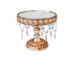 Elegante expositor de tartas con diseño de candelabro dorado metálico, marco de metal hecho a mano y superficie reflectante de placa esmaltada para presentaciones.