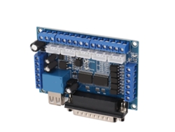 Placa de interfaz para motor paso a paso de 5 ejes con aislamiento óptico.