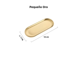 Plato de acero inoxidable, ideal para postres y aperitivos. Incluye cuchillo y tenedor. Mdug (oro S)