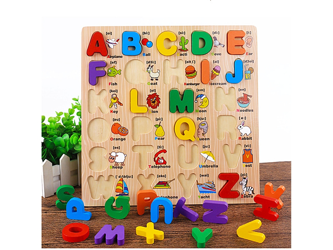 Tablero De Rompecabezas De Madera Con El Alfabeto Para Niños En Edad Preescolar Con Lindos Patrones Animados.