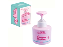 Rutina de belleza de limpieza facial y corporal agradable