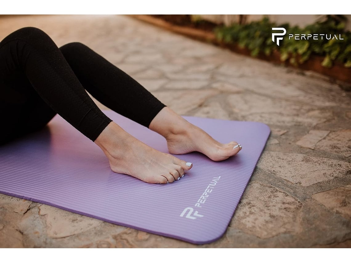 Esterilla de Yoga y Pilates PERPETUAL Antideslizante con Asa y Bolsa de  transporte (183x61x1cm)