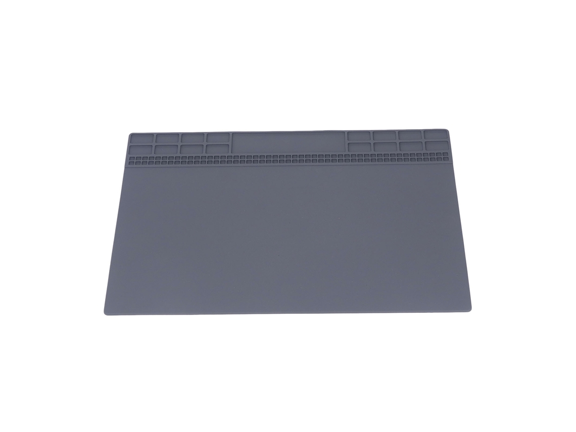 Tapete de reparo isolante e antiderrapante de silicone com compartimento para guardar celular e tablet.