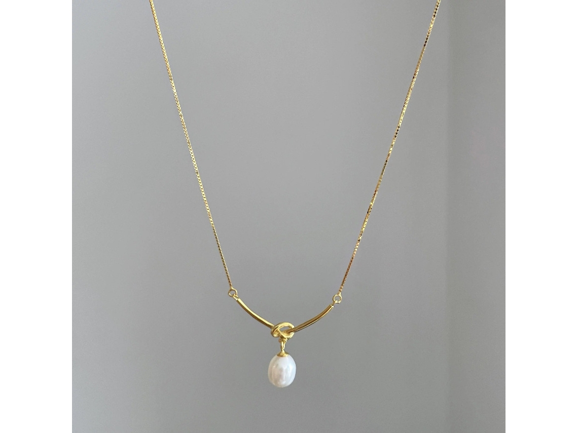 Collar con colgante de perla natural de agua dulce en plata de ley 925 con nudos dorados. Estilo sofisticado, lujo discreto. MDUG