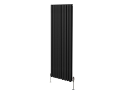 Radiador ovalado vertical de acero al carbono negro de 1800x600 mm con capacidad de 8026 Btu y válvulas termostáticas cromadas.