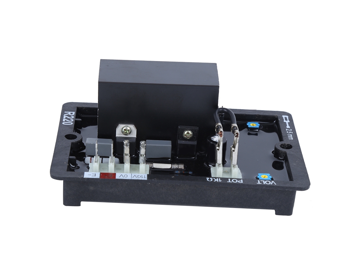 Regulador automático de voltaje (AVR) para generador con protección contra sobrecarga y baja velocidad.