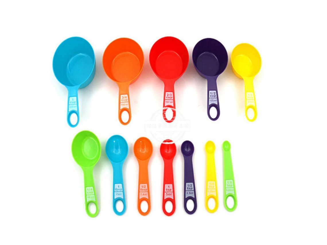 Juego de tazas y cucharas medidoras de plástico de alta calidad para uso alimentario, duraderas, con código de colores, encajables para un fácil almacenamiento.
