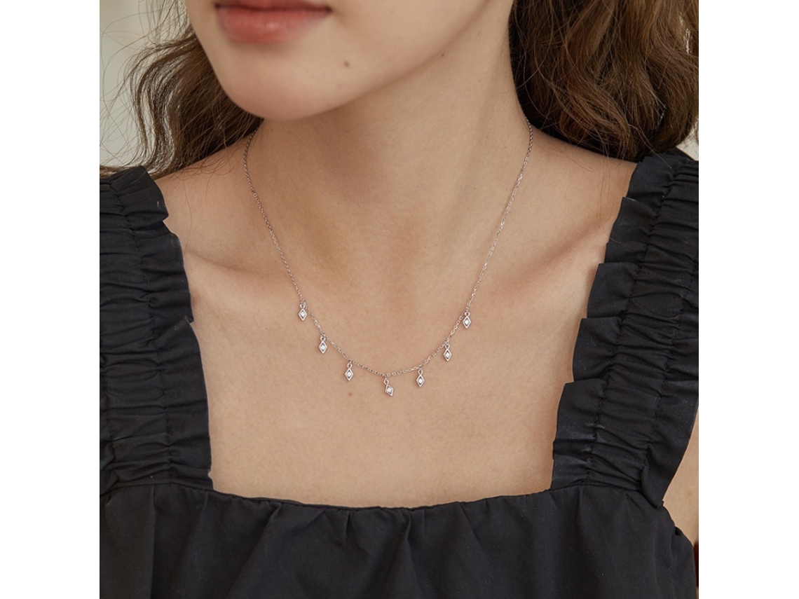 (oro Blanco) Collar De Plata 925 Brillante Con Colgante De Circonita En Forma De Rombo Que Representa Un Cielo Estrellado.