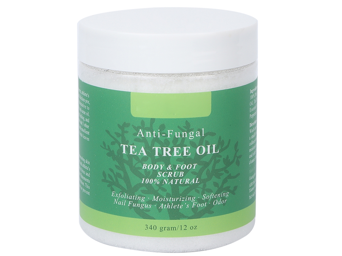 Exfoliante corporal natural con sal del Mar Muerto y aceite de árbol de té: exfolia e hidrata.