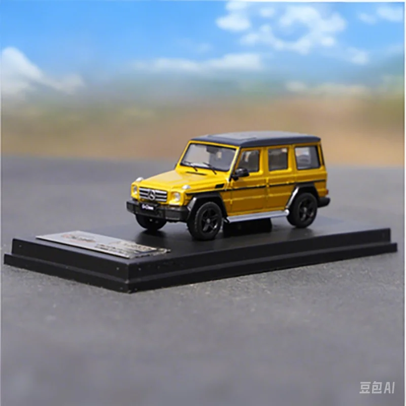 (amarillo) Modelo De Coche De Aleación A Escala 1:64 Y Modelo De Coche De Juguete.
