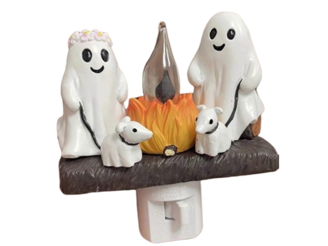 Luz nocturna de Halloween 2024 con efecto de hoguera fantasma y luz intermitente, Rosewell.