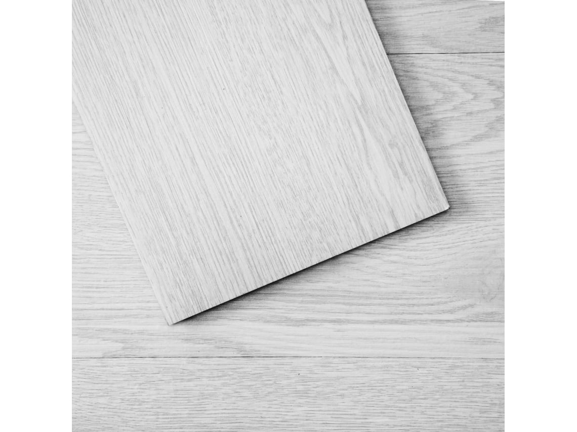 Suelo vinílico autoadhesivo de madera gris claro de 914 x 152 mm. Caja con 36 unidades Tekmaquinas.