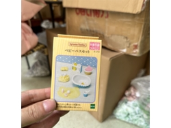 Muñeca de anime para guardería, escuela primaria feliz, castillo arcoíris, autobús escolar, casa del árbol, juguetes Mdug