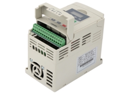Variador de frecuencia para husillo principal de máquina de grabado CNC monofásica de 220 V, 1,5 kW, sin marca.