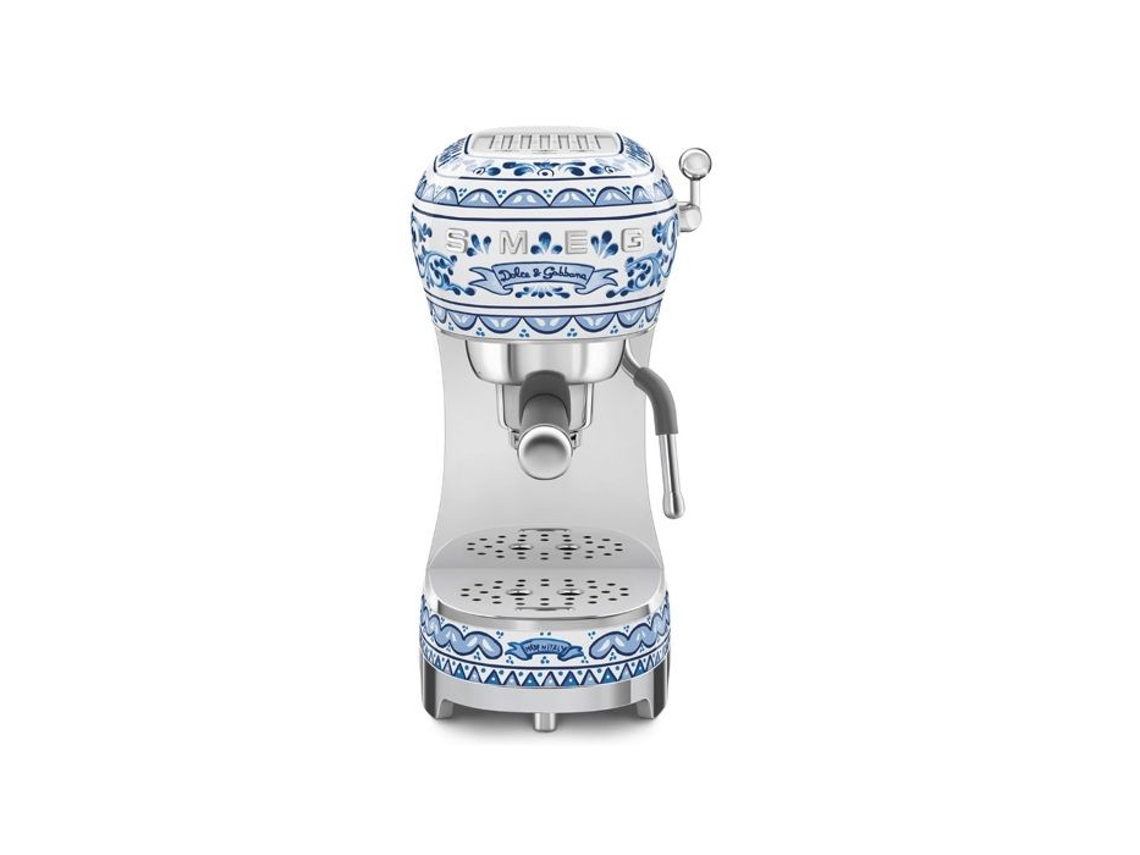 Café expreso negro Smeg Ecf02dgbeu de 15 bares