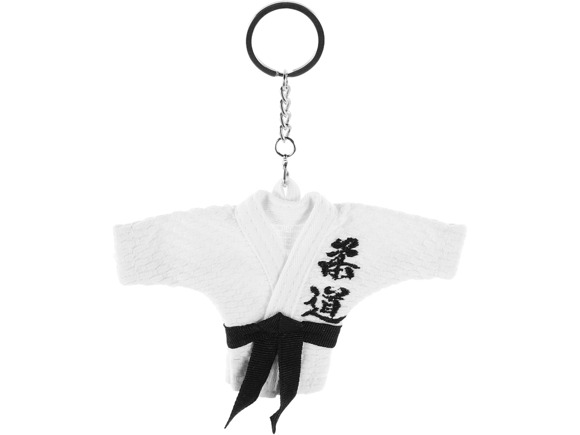 Llavero De Artes Marciales Con Kimono Blanco: Accesorio Ligero Y Resistente Para Aficionados.