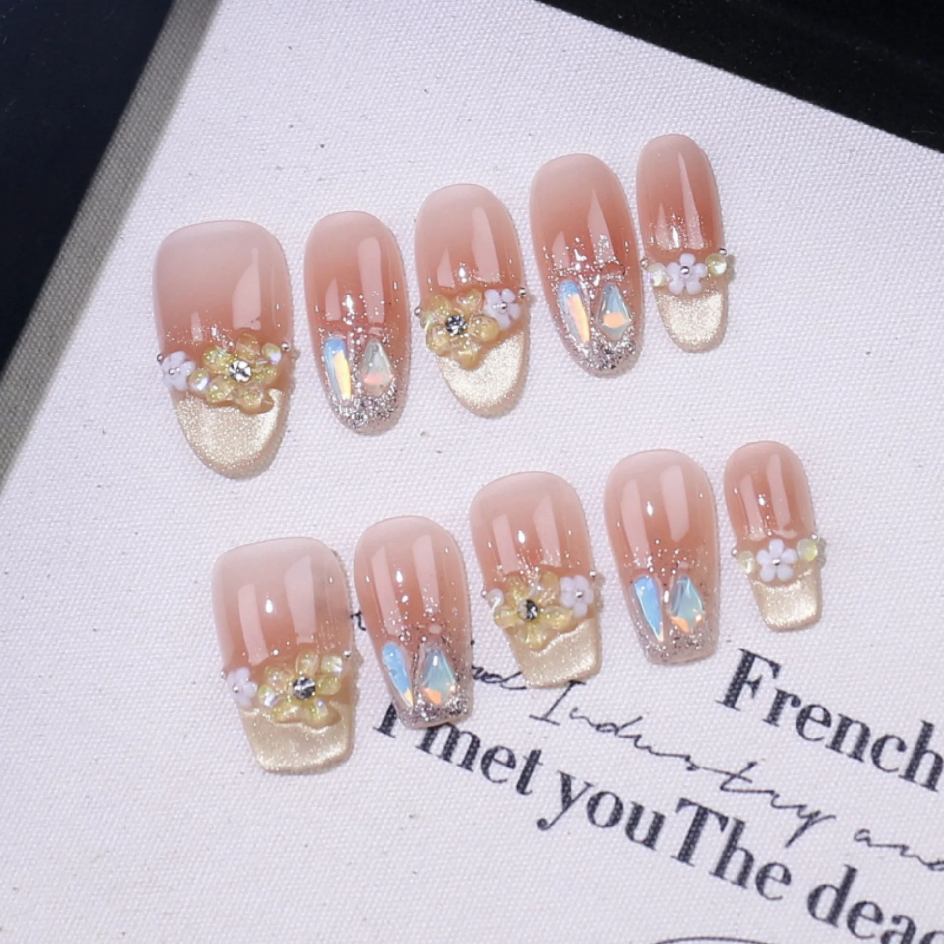 (rojo) Juego De 10 Parches De Uñas Postizas Ovaladas De Longitud Media Con Diseño Floral Hecho A Mano