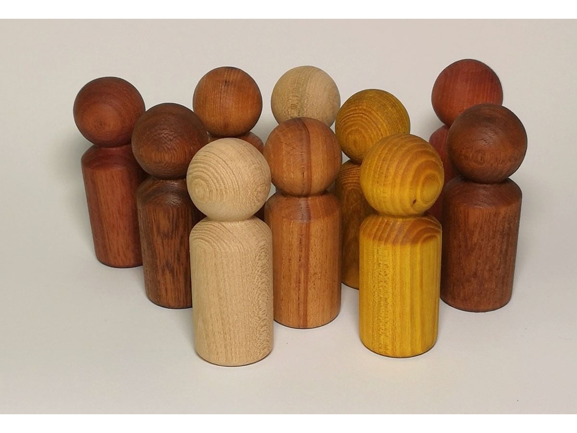 Juego de 10 figuras de madera acogedoras y multiculturales en forma de alfiler.