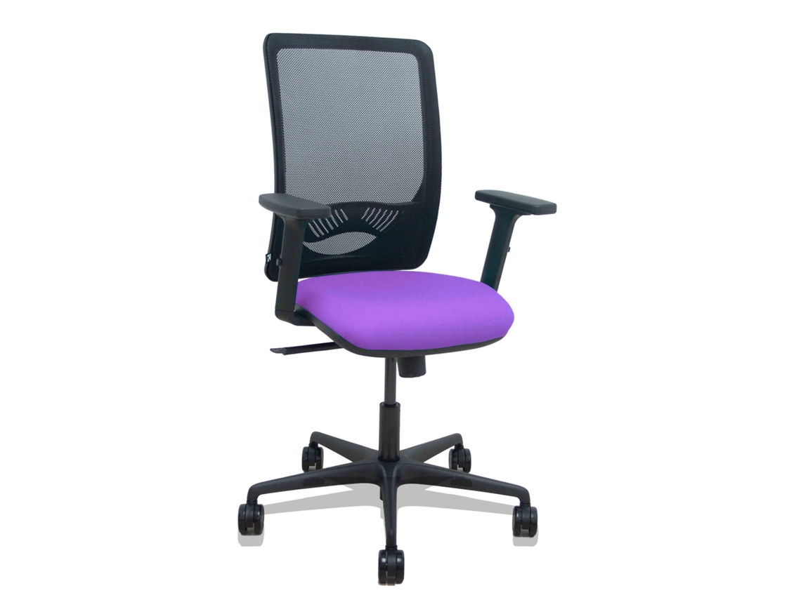 Silla de oficina Zulema con mecanismo sincronizado, tapizada en tela lila y malla negra. Equipada con soporte lumbar 1D, reposabrazos 2D y ruedas de 65 mm.