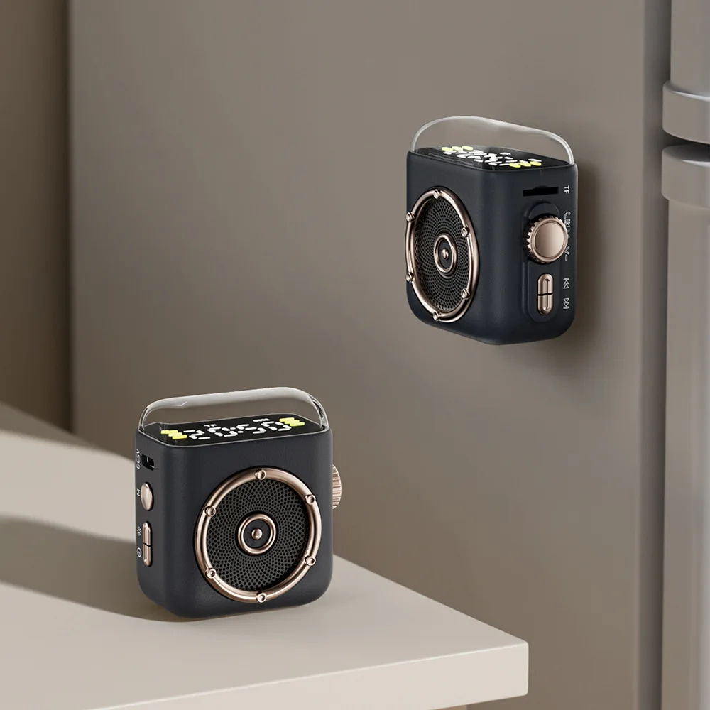 Altavoz Bluetooth P6 Retro Atomic Machine (gris) Con Clip Magnético Trasero Para Teléfonos, Micrófono Incorporado Y Reloj.