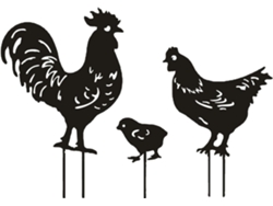 Un conjunto de 3 gallos y gallinas de hierro sobre columnas de jardín.