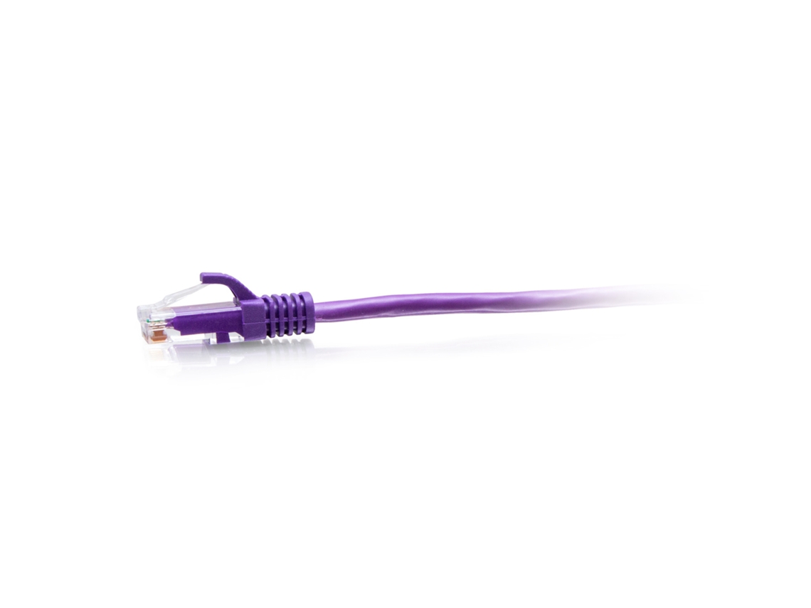 C2G Cable de conexión Ethernet delgado sin apantallar (UTP) con protección antienganche Cat6a de 7,6 m - Violeta