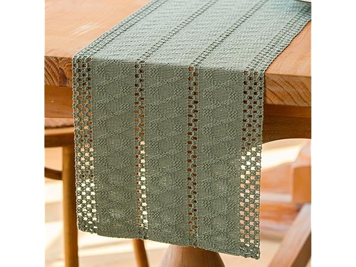 Mantel Está Confeccionado Con Una Mezcla De Algodón Y Lino Y Presenta Un Estampado De Monos Tejido. Es Perfecto Para La Decoración De Bodas