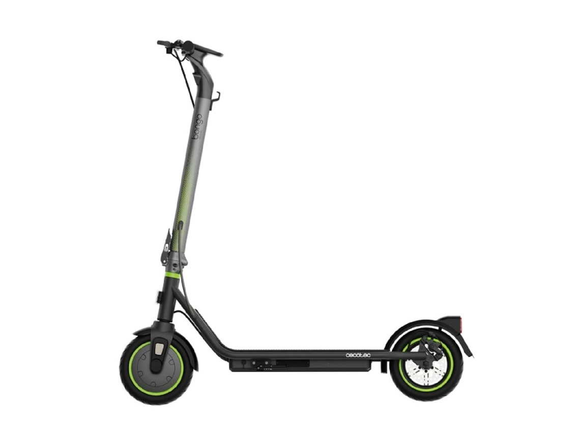 Patinete eléctrico Cecotec con una potencia máxima de 700 W, capaz de superar desniveles y moverse por cualquier superficie. Autonomía de hasta 30 km.