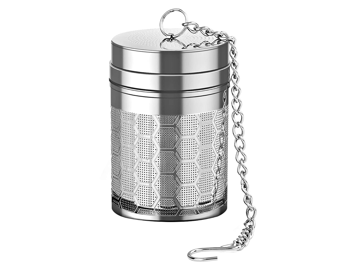 Infusor de té de acero inoxidable. Malla extrafina que captura partículas finas, garantizando un sabor puro. Diseño de conexión roscada para una infusión segura.