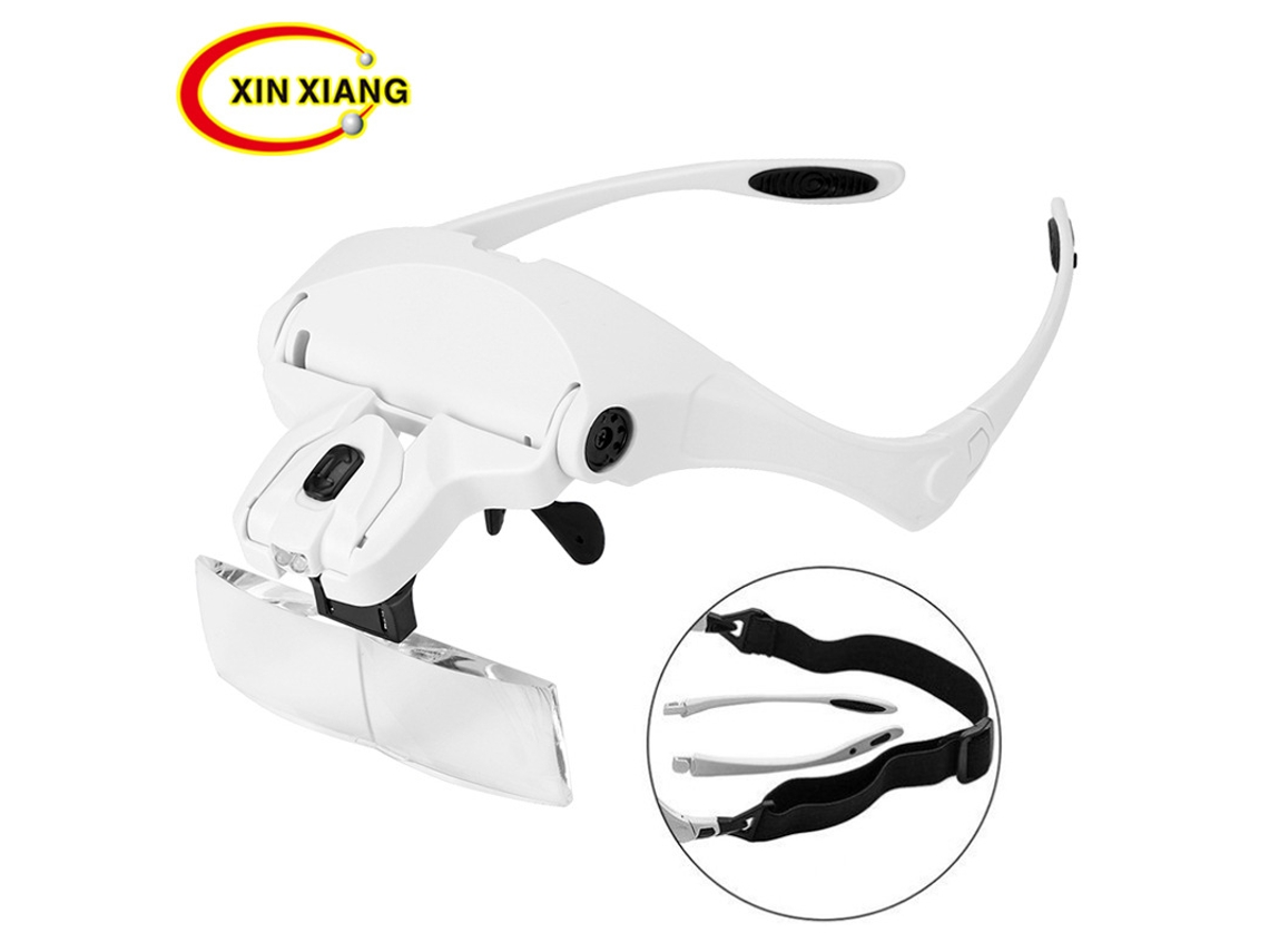 Unos Auriculares Con Doble Aumento Que Combinan Una Diadema Led Y Unas Lupas. El Sistema Óptico, Compuesto Por Cinco Lentes, Está Optimizado