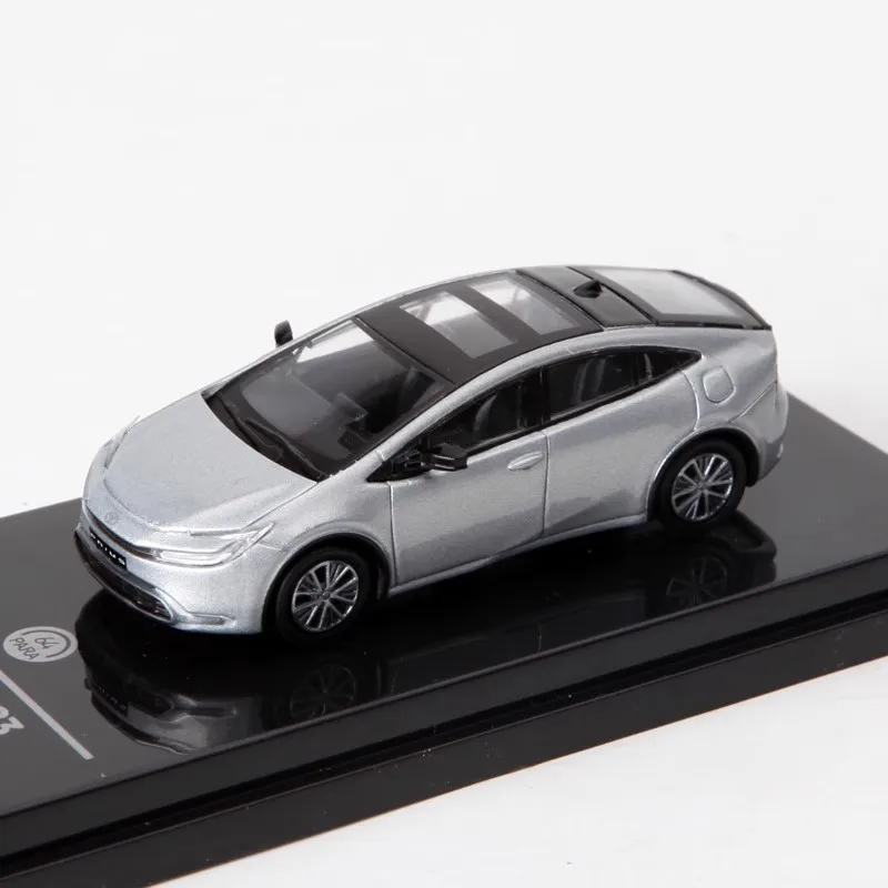 (plata) Modelo De Coche De Aleación A Escala 1:64 Y Modelo De Coche De Juguete.