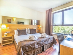 Caja Regalo SMARTBOX Escapada a Sant Pere de Ribes: 2 noches y desayuno en el Hotel Desitges 4* para 2