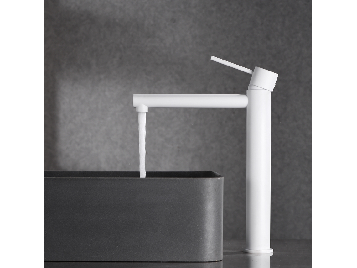 Grifo monomando para lavabo alto en latón blanco mate con cartucho cerámico de 25 mm y latiguillos flexibles, serie Milos Imex.