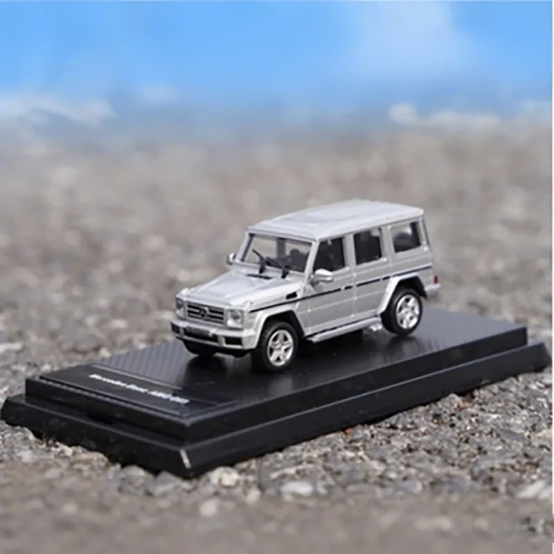 (plata) Modelo De Coche De Aleación A Escala 1:64 Y Modelo De Coche De Juguete.