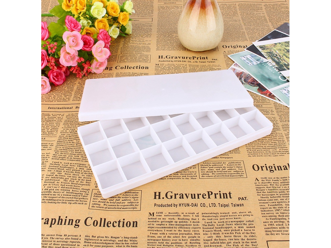 Paleta Para Mezclar Pinturas De Acuarela Con 24 Compartimentos En Plástico Blanco.