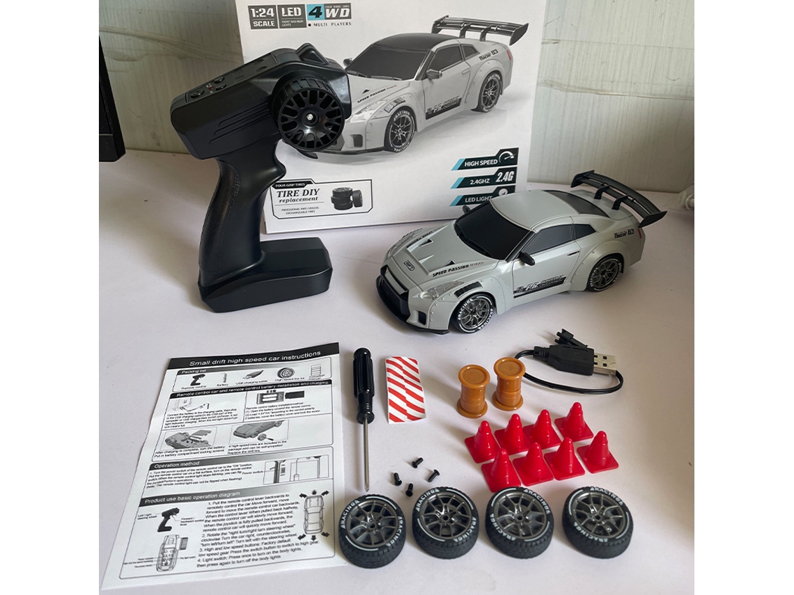 Coche de derrape RC 4x4 a escala 1/24 con luz LED, modelo GTR de carreras a escala real, control remoto 2.4G, alta velocidad, color blanco. Aeuzwr