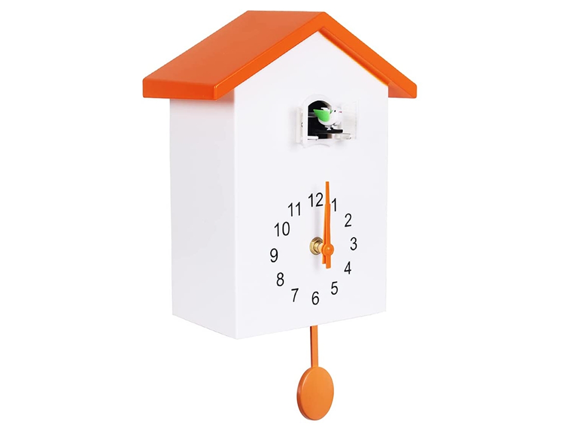 Reloj de pared de estilo nórdico con pájaro cuco que sale de la ventana para indicar la hora. Jeiibrzui