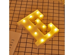 Letra LED E Iluminada con Luz Blanca Cálida, Altura 22cm, Funcionamiento a Pilas 2*AA