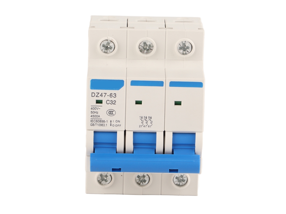 Disyuntor Dz47-63 3p 32a 400v Con Protección Contra Sobrecarga Y Cortocircuito