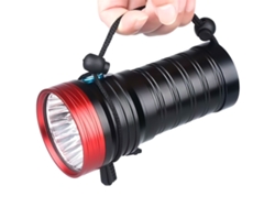 Linterna LED con 4 pilas 18650 (roja y negra).
