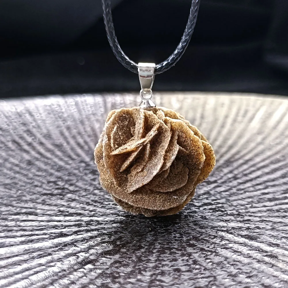 (rosa) Collar Con Colgante De Piedra Rosa Del Desierto Marroquí Natural, Gema Irregular