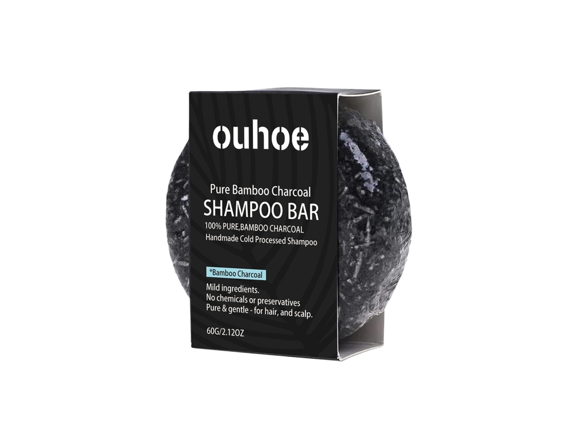 El champú de carbón de bambú Ouhoe limpia y nutre el cabello.