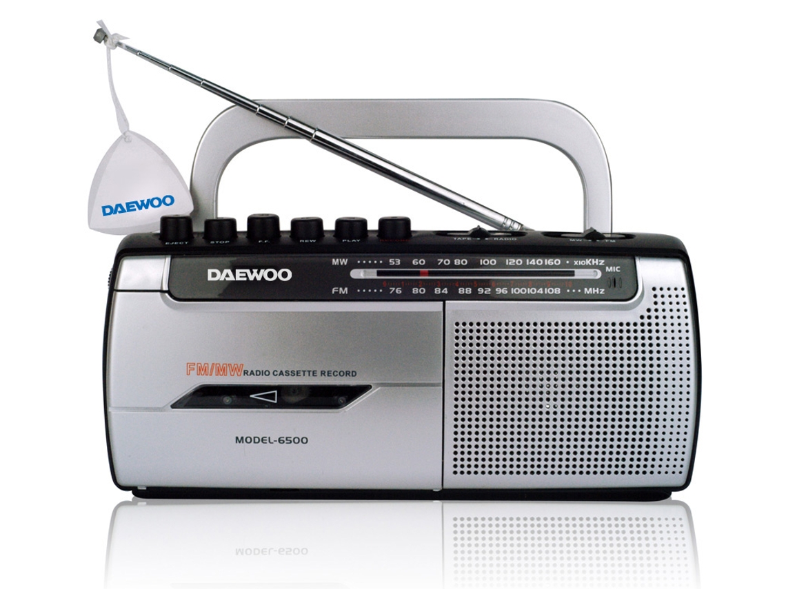 DAEWOO Radio Cassette AM/FM con Sintonizador Analógico y Grabación Integrada