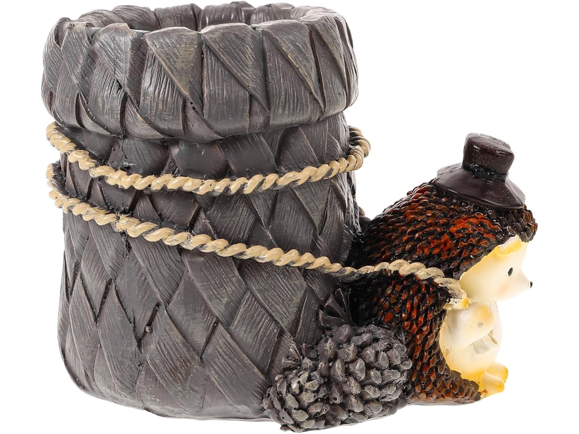 Portalápices de resina con forma de erizo sobre un tronco de árbol. SFUSHOS