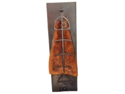 Parrilla para salmón sobre tabla de madera de cedro para barbacoa, con soporte reversible de acero inoxidable y altura ajustable.