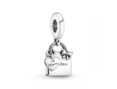 Joyas con dijes de PANDORA durante la bolsa de compras PANDORA Moments