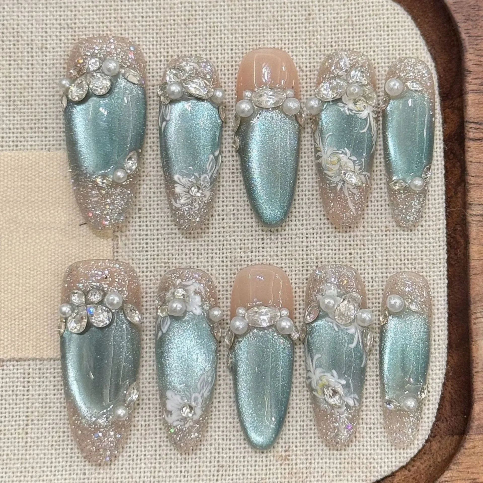 (585-xs) 10 Pegatinas Para Uñas Con Forma De Almendra, Prensadas A Mano Y Con Tiras Metálicas