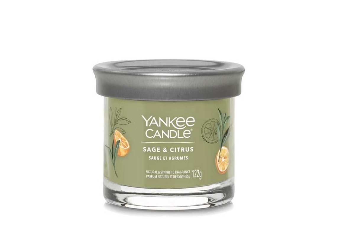 Vela aromática Yankee Candle con cera de soja, salvia y cítricos, duración de combustión de 20 a 30 horas.