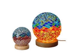 Lámpara de mosaico de cristal con base de madera, estilo bohemio.