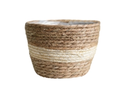 Cesta de flores tejida para plantas verdes y flores frescas.